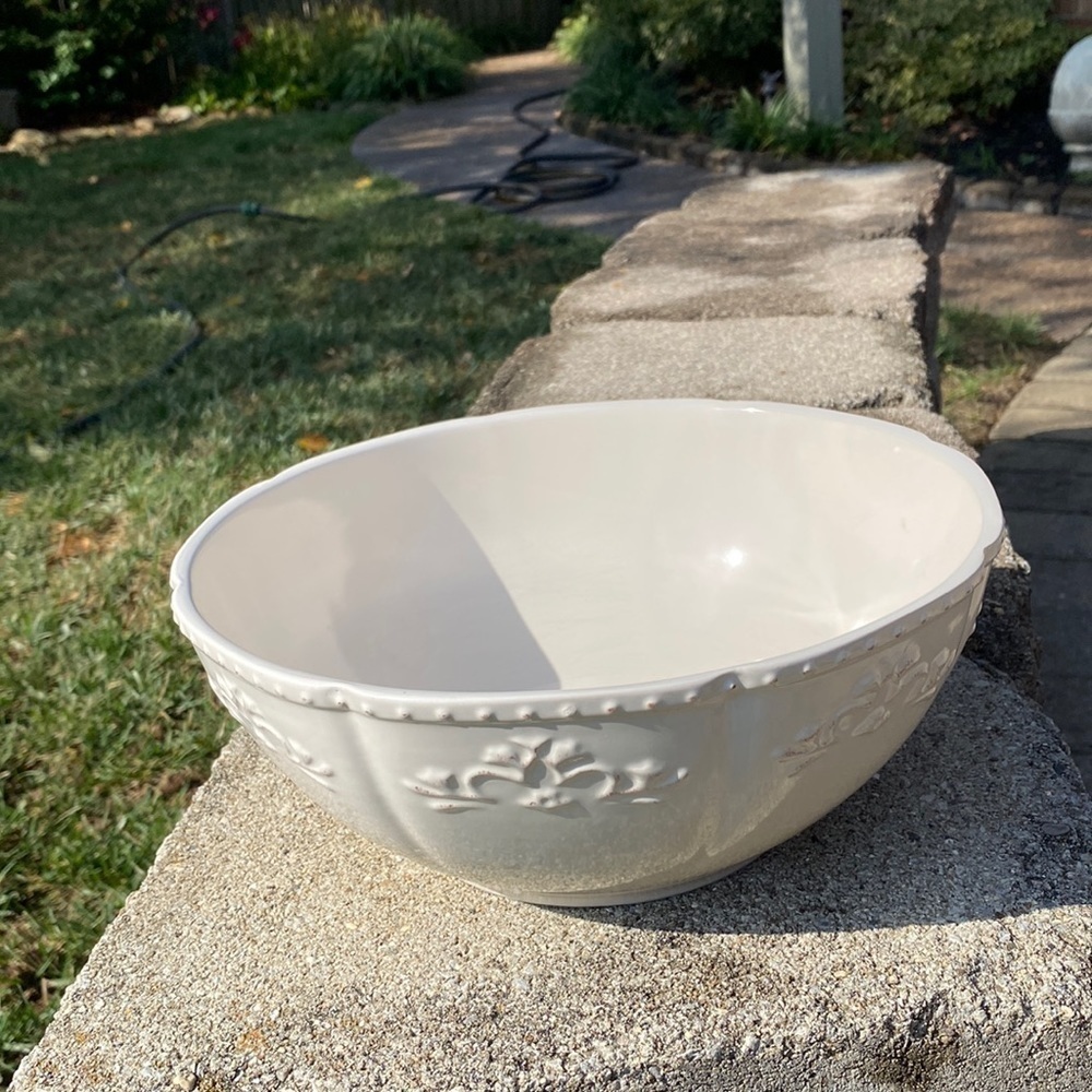 BETTER HOME & GARDEN~MEDALLION WREATH CREAM MIST~STONEWARE BOWL~DISCONTINUED~G22